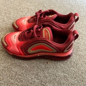 Nike air max 720 crimson gold